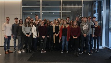 Studierende am Fraunhofer Institut für I 4.0 Studierende am Fraunhofer Institut für I 4.0