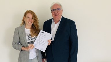 Frau Dr. Anjulie Jäger und Prof. Dr. Gondring Frau Dr. Anjulie Jäger und Prof. Dr. Gondring