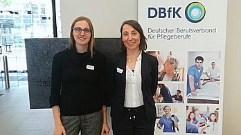 v. l. n. r.: Frau Prof. Dr. Flaiz und Frau Dr. Seifert beim Landespflegetag Frau Prof. Dr. Flaiz und Frau Dr. Seifert