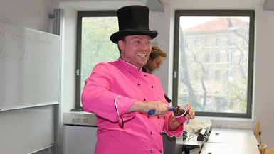Der verrückte Eismacher hält Vorlesung an der DHBW Stuttgart Der verrückte Eismacher hält Vorlesung an der DHBW Stuttgart